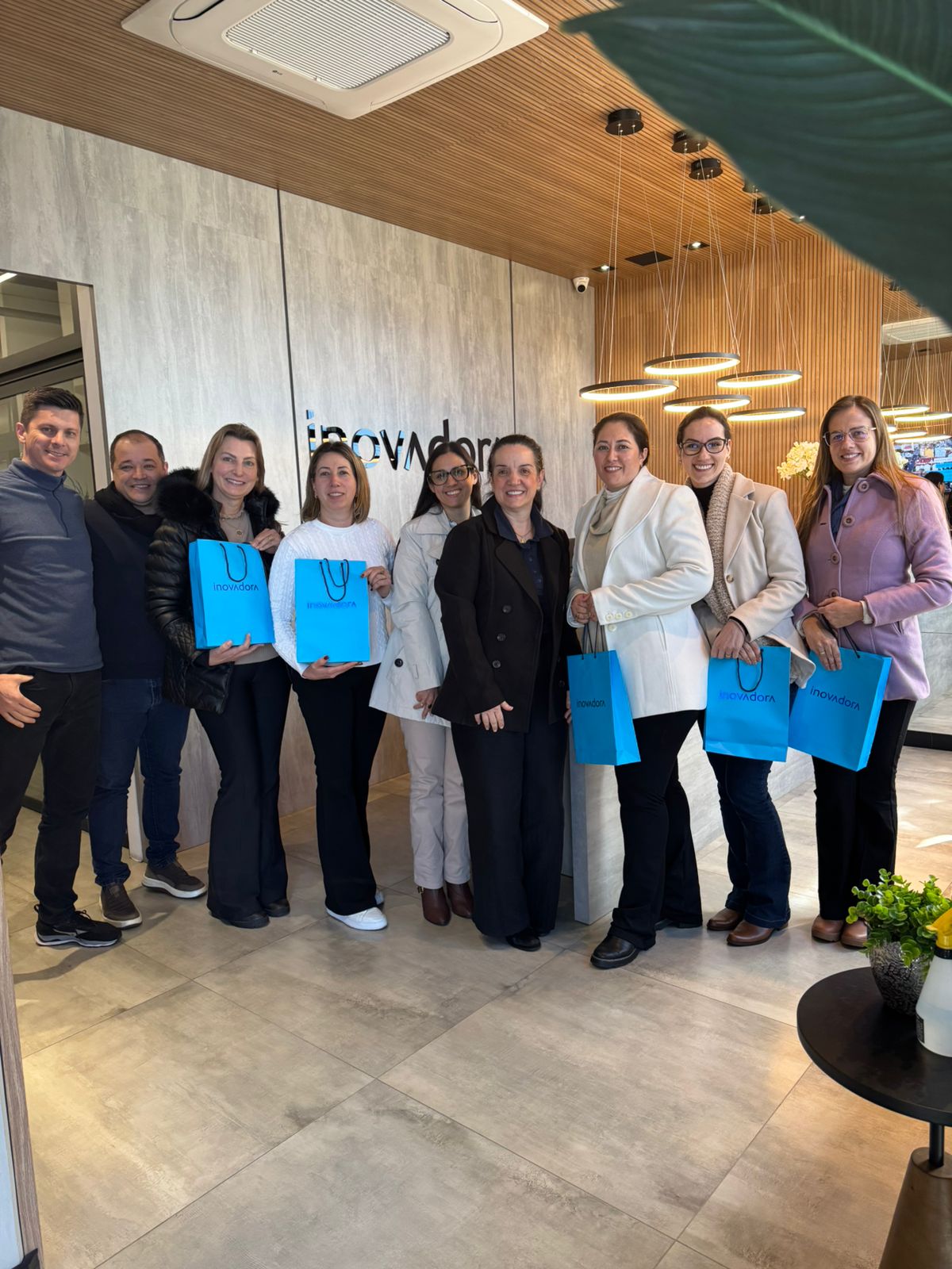 Em busca de conhecimento: Equipe do HSJ visita empresa de Joaçaba