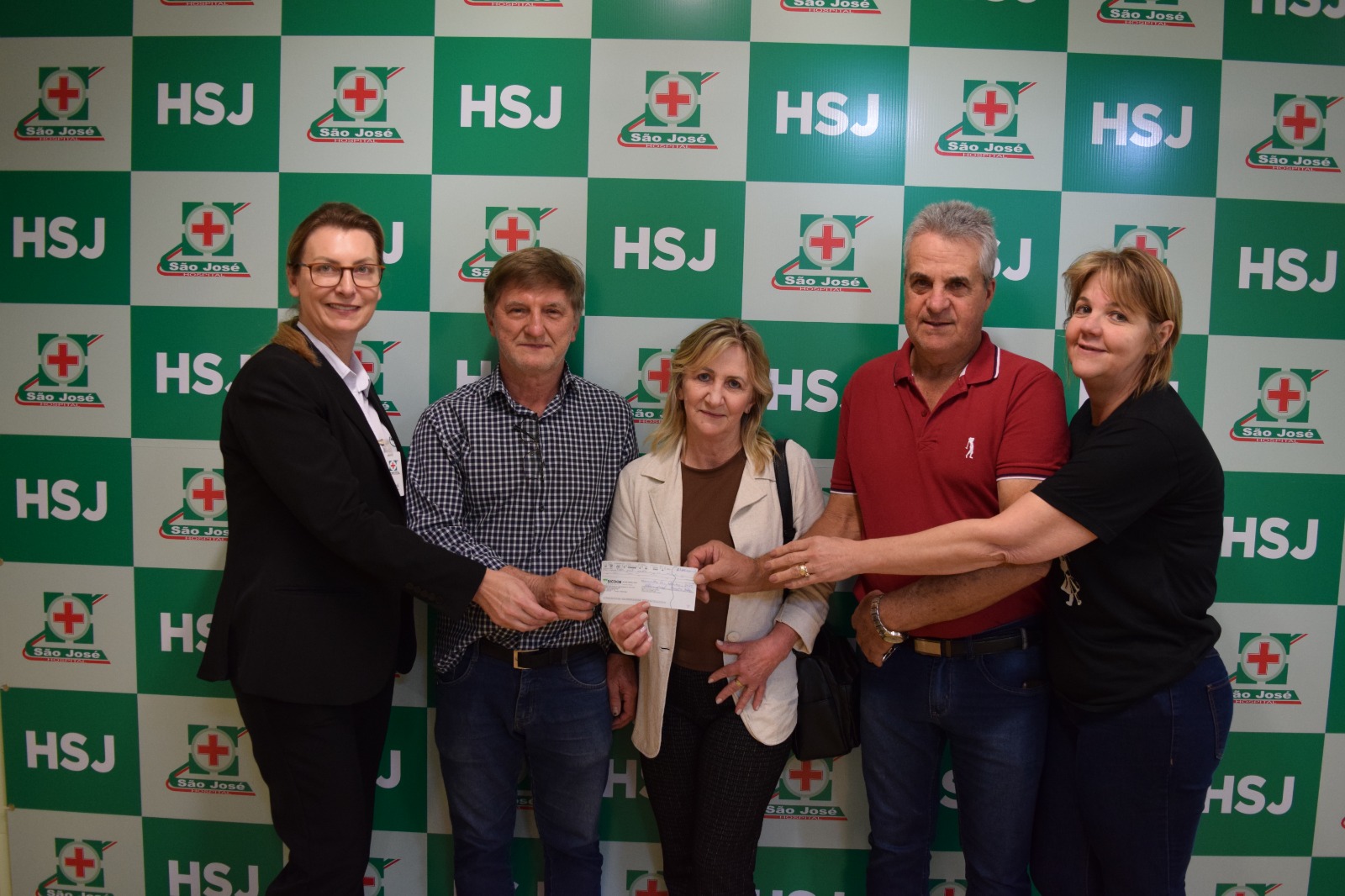 Grupo de Casais "Só Alegria" realiza doação ao Hospital São José