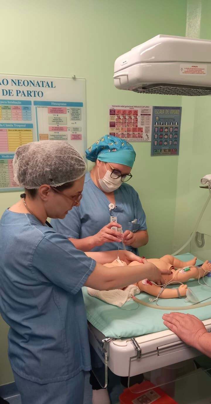 Treinamento intensivo de Reanimação Cardiorrespiratória (RCP) em recém nascidos