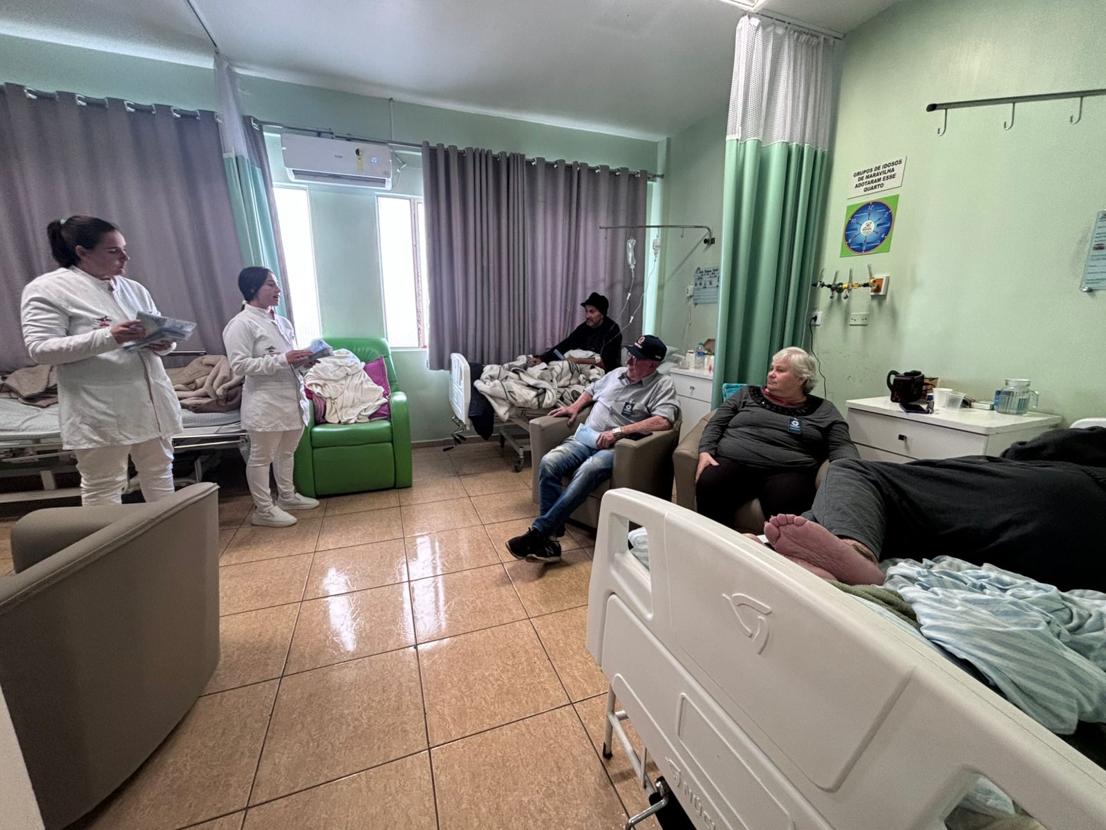 Parceria e Aprendizado: Hospital recebe estagiárias do curso técnico em enfermagem