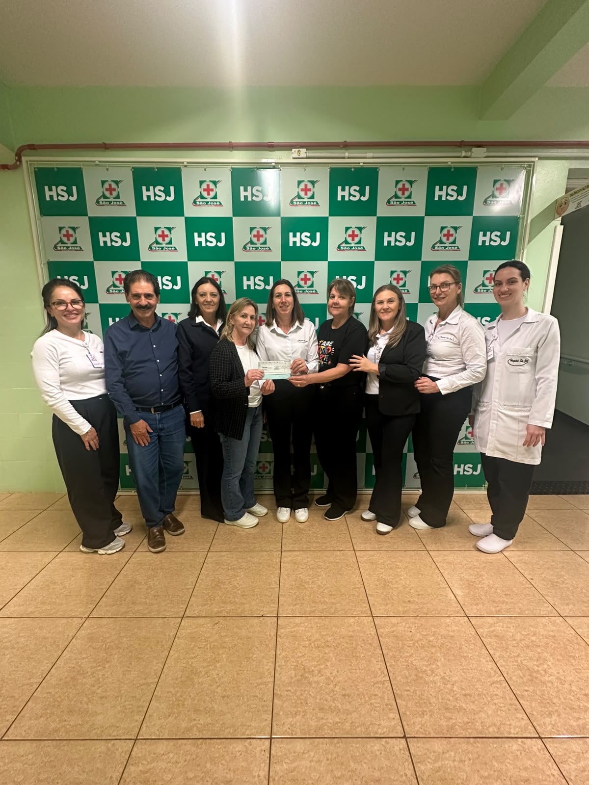 HJS recebe doação do Grupo de Casais Só Alegria