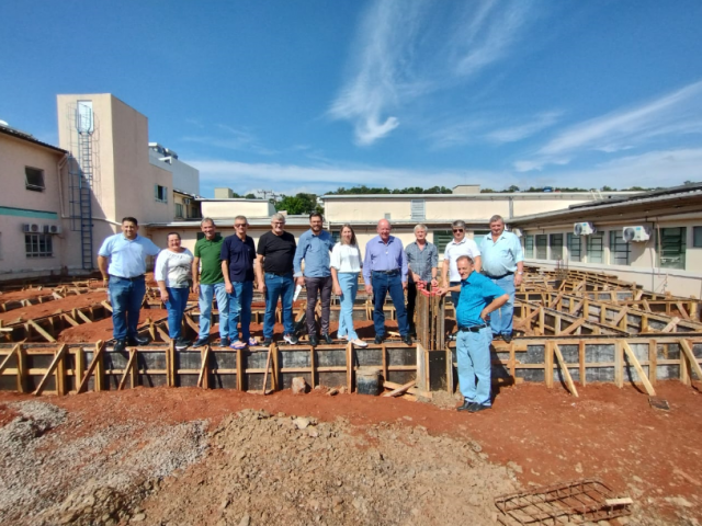 Hospital São José recebe visita de deputado